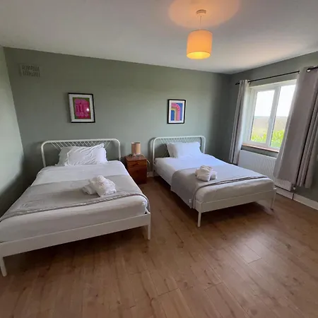 An Teach Baboige - The Doll House - *