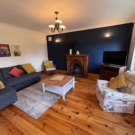 An Teach Baboige - The Doll House - Kildare