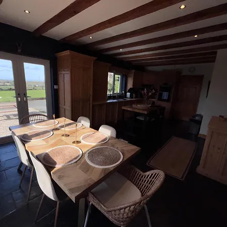 An Teach Baboige - The Doll House - * Kildare