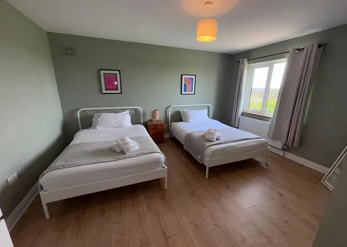 An Teach Bábóige - The Doll House - *